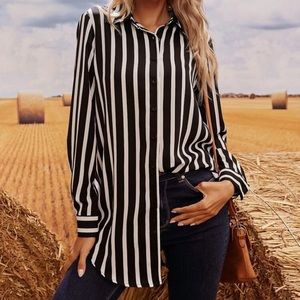 Black and white stripped cropped shirt